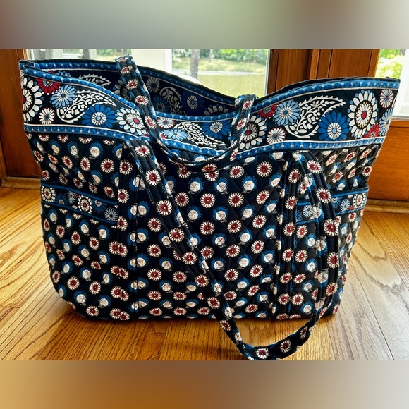 Vera Bradley Night Owl Extra Large Tote Bag With Pockets - Picture 4 of 5